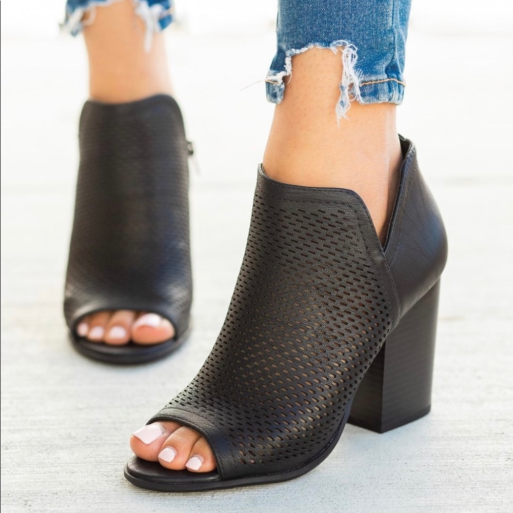LAST 2🖤 Cutout black peep toe booties chunky heel - Picture 2 of 2